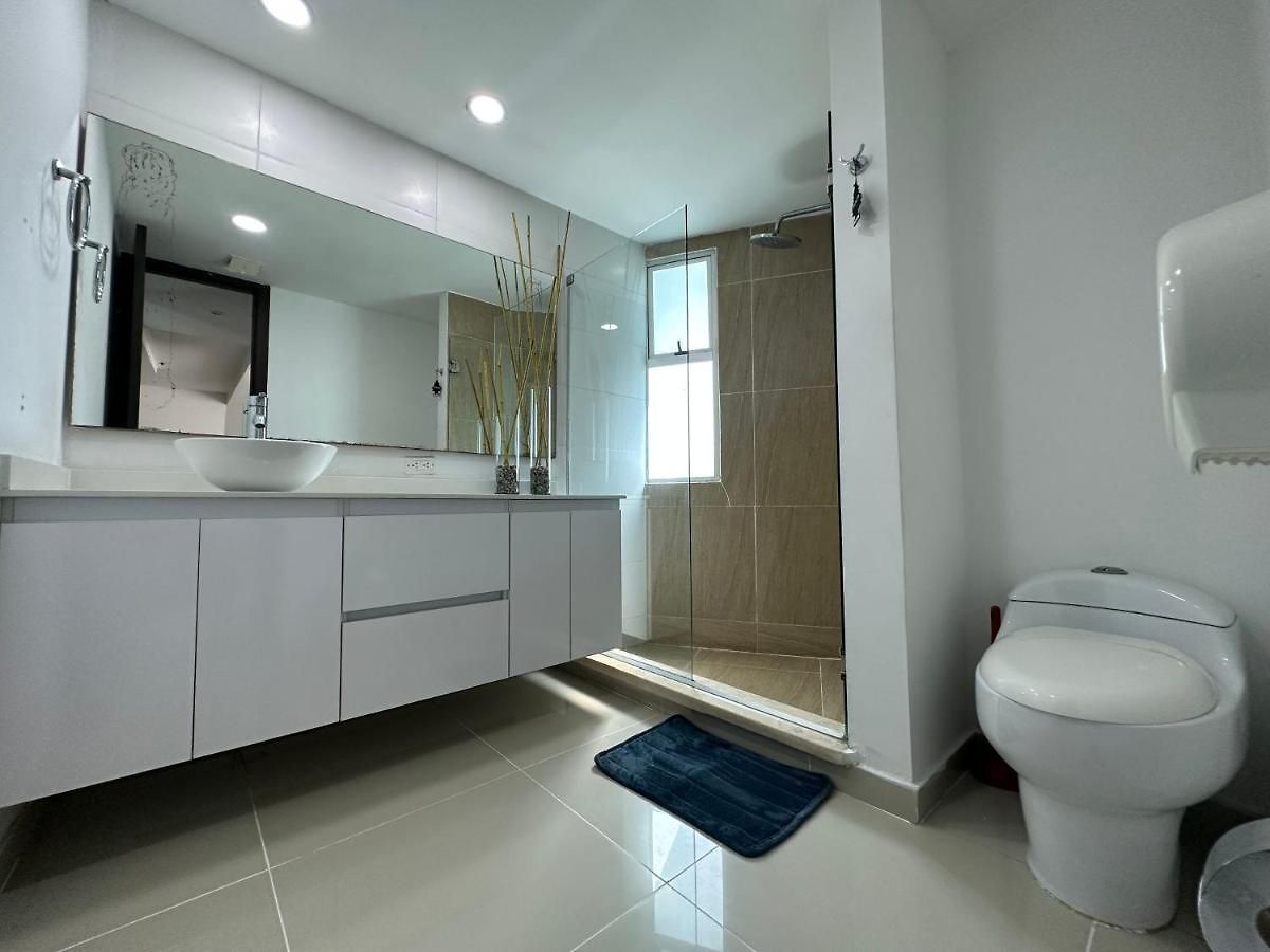 Apartamento 2 Dormitorios. Salida Directa Al Mar. Vista A La Ciénaga Cartagena