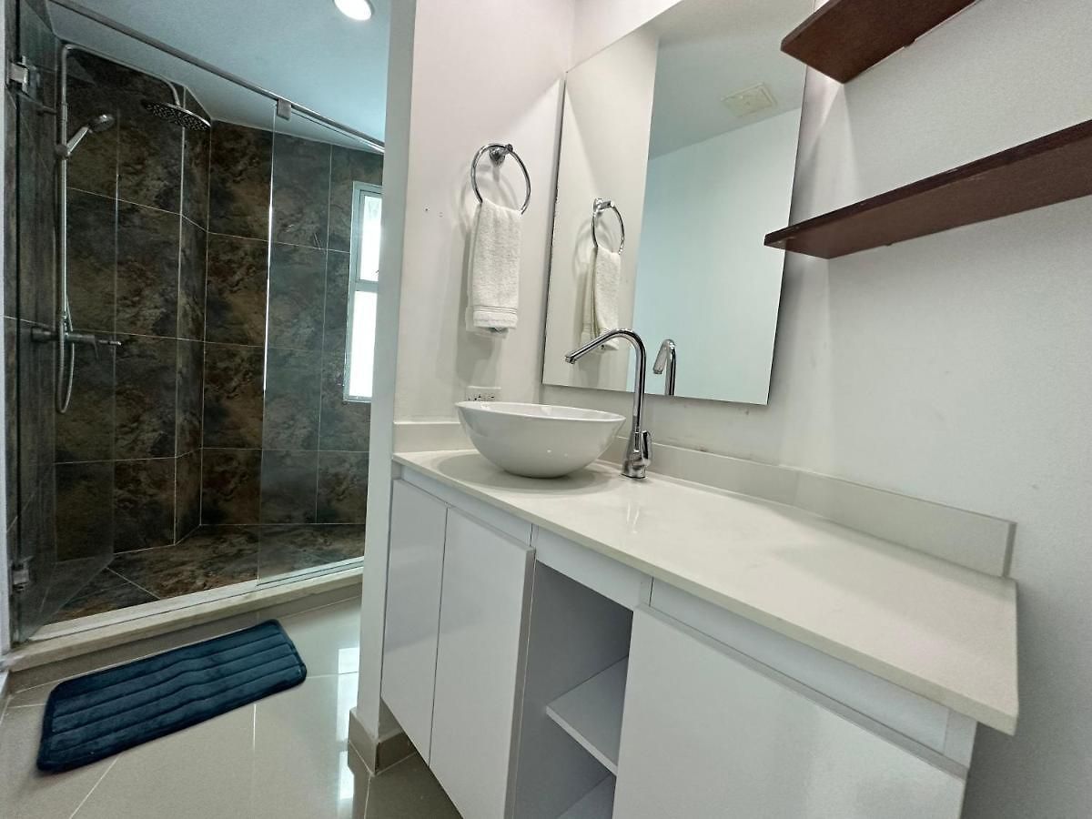 Apartamento 2 Dormitorios. Salida Directa Al Mar. Vista A La Ciénaga Cartagena